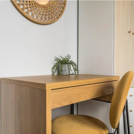 Bigly - Cozy And Peaceful Place, 12 Minutes From Old Town & Seaside Δωμάτια σε οικογενειακή κατοικία