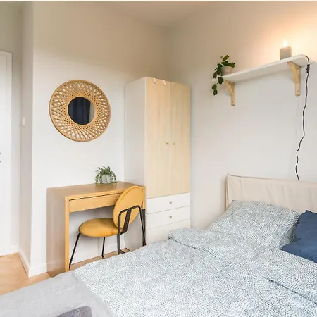 Habitación en casa particular Bigly - Cozy And Peaceful Place, 12 Minutes From Old Town & Seaside